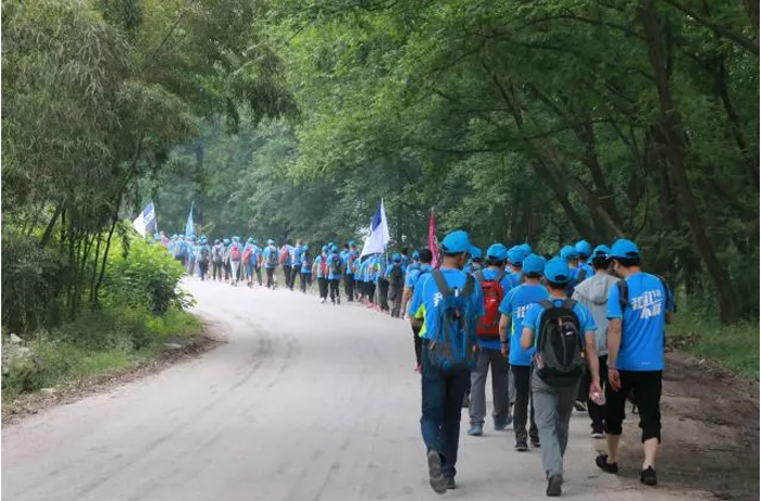 高端拉床,專用機(jī)床,內(nèi)拉床,外拉床,數(shù)控機(jī)床,自動(dòng)化生產(chǎn)線,工業(yè)機(jī)器人