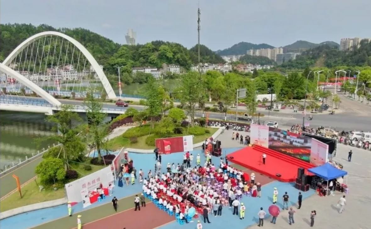 高端拉床,專用機(jī)床,內(nèi)拉床,外拉床,數(shù)控機(jī)床,自動化生產(chǎn)線,工業(yè)機(jī)器人,拉床,拉刀,自動化